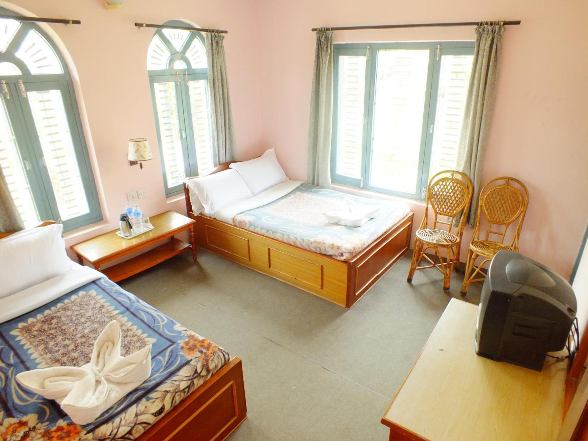Hotel Greenland Покхара Экстерьер фото